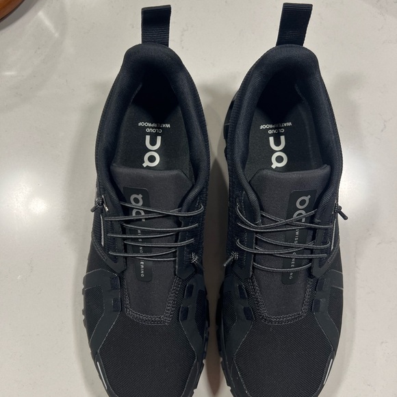 On Running Women’s Black Cloud 6 Waterproof Shoes - Picture 8 of 8